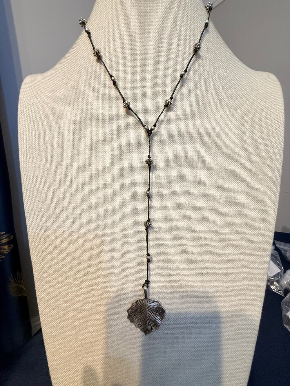 Vintage Silver Tone Leaf Lariat Necklace 28”